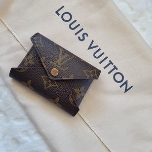Authentic Louis Vuitton small Pochette Kirigami